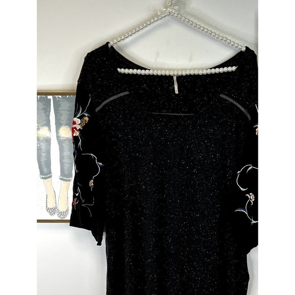 Free People Black Oversized Short Embroidered Sleeves Scoop Neck Tee SZ S - Picture 3 of 10